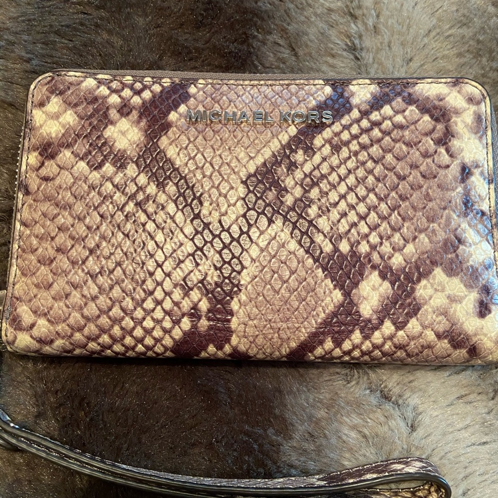Michael Kors Jet Set Leather Phone Wristlet